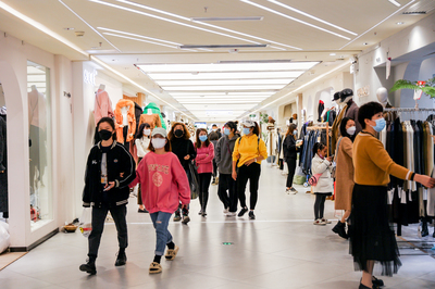 广州专业市场转型升级探新路 提升消费集聚效应 ——服装服饰批发行业变革实录